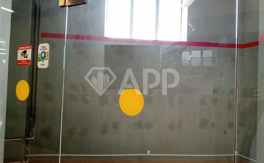 Сдам торговое помещение стрит ритейл фото