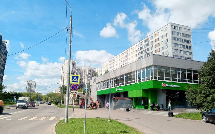 Сдам торговое помещение стрит ритейл фото