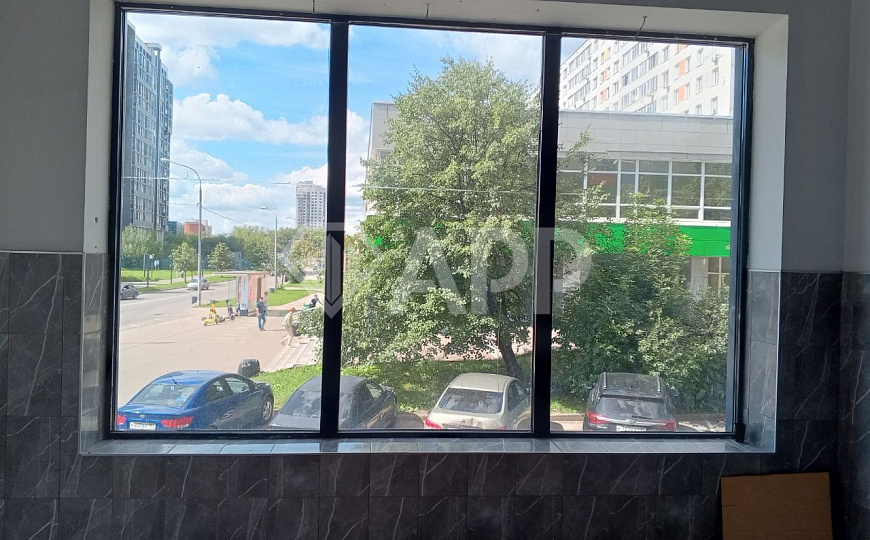 Сдам торговое помещение стрит ритейл фото