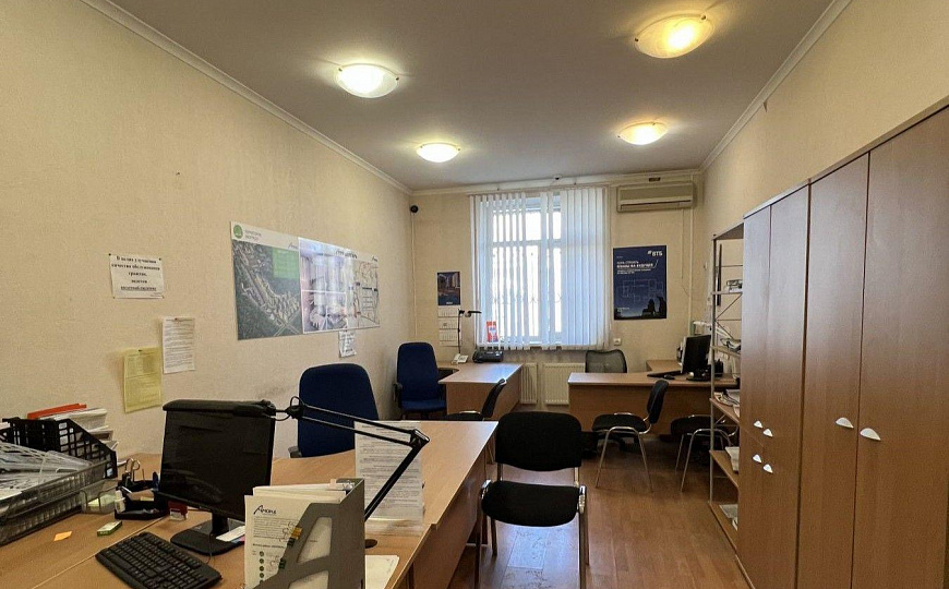 Офис 127 м² с кабинетной нарезкой  фото