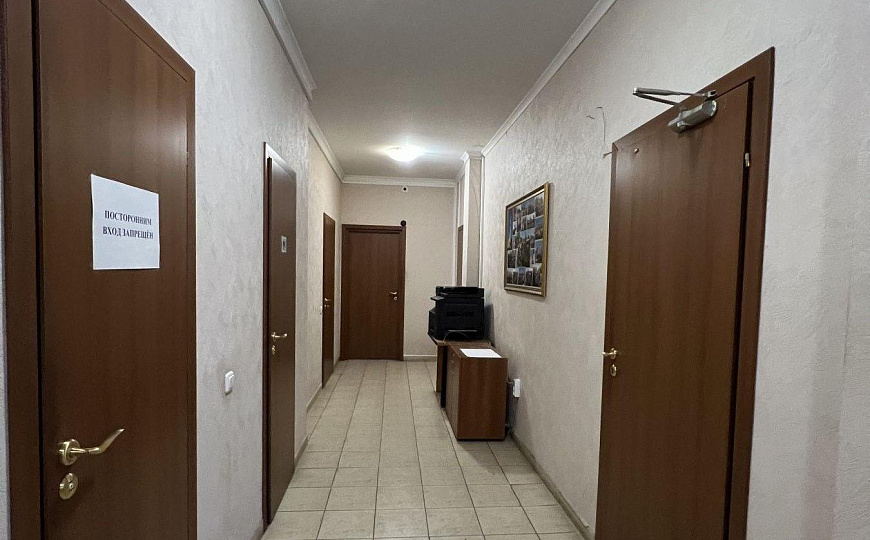 Офис 127 м² с кабинетной нарезкой  фото