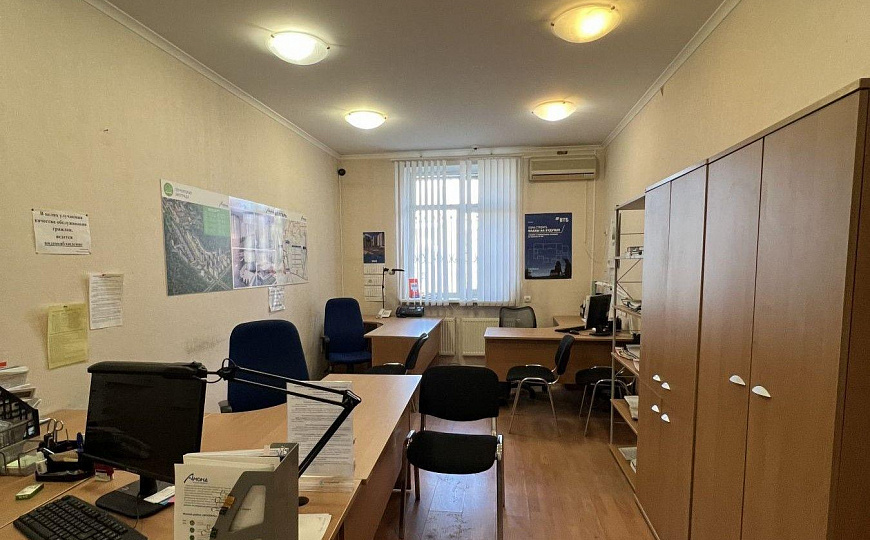 Офис 127 м² с кабинетной нарезкой  фото