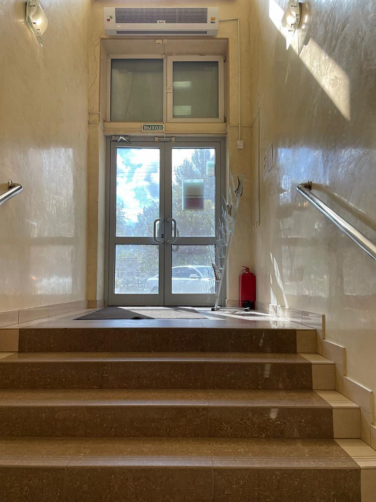 Сдам торговое помещение, 1 180 м² фото