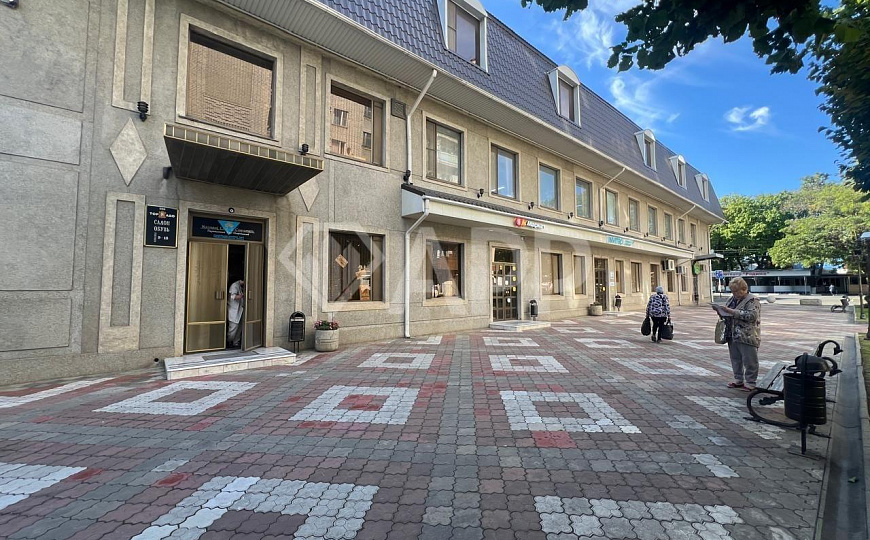 Сдам помещение свободного назначения, 112,8 м². От 8 м², 65 м², 32.8 м² фото