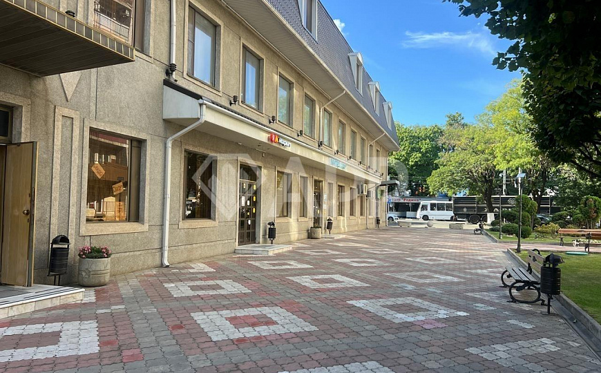 Сдам помещение свободного назначения, 112,8 м². От 8 м², 65 м², 32.8 м² фото