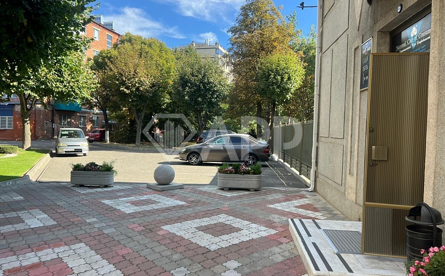 Сдам помещение свободного назначения, 112,8 м². От 8 м², 65 м², 32.8 м² фото