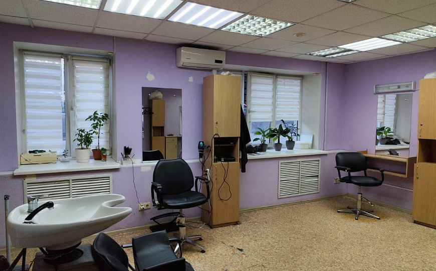 Помещение свободного назначения с арендаторами на ул. Горького фото