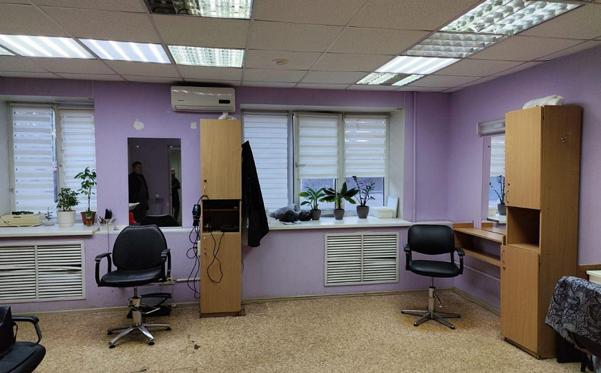 Помещение свободного назначения с арендаторами на ул. Горького фото