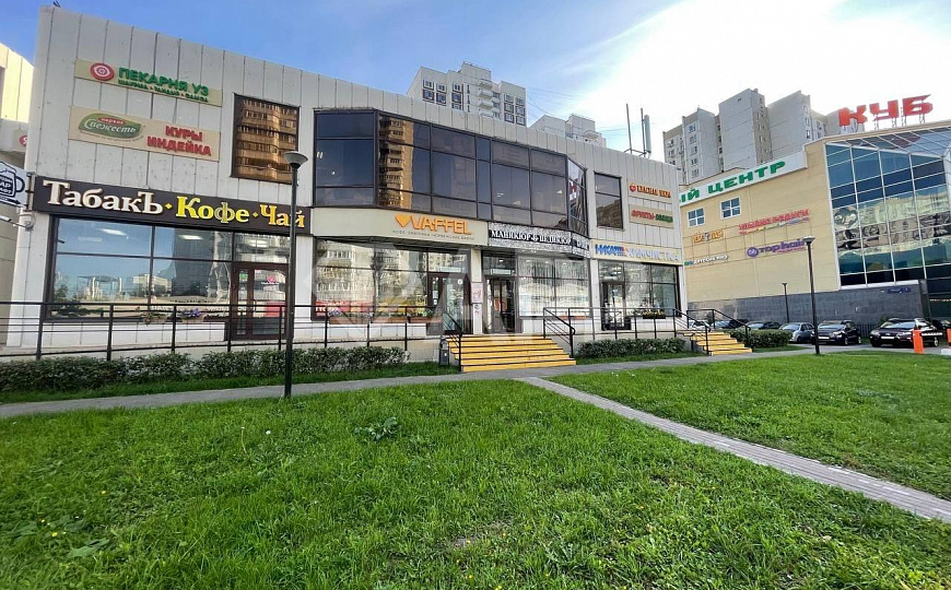 Сдам торговое помещение в ТЦ фото