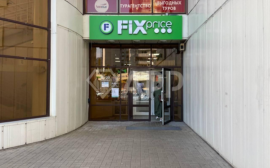 Сдам торговое помещение в ТЦ фото