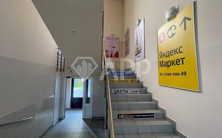 Сдам торговое помещение в ТЦ фото