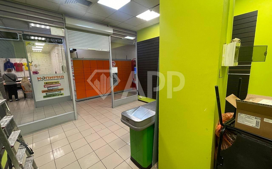 Сдам торговое помещение в ТЦ фото