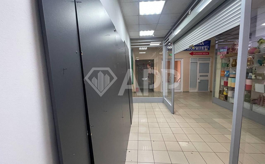 Сдам торговое помещение в ТЦ фото