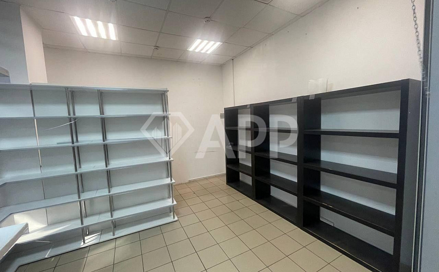 Сдам торговое помещение в ТЦ фото