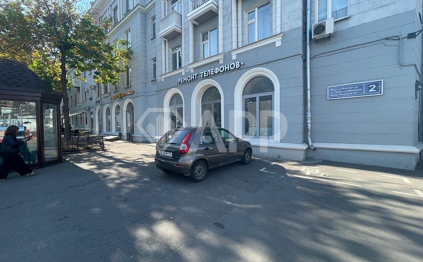 Помещение в центре на трафике. фото