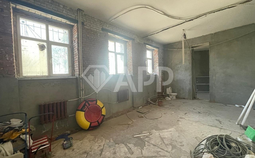 Помещение в центре на трафике. фото