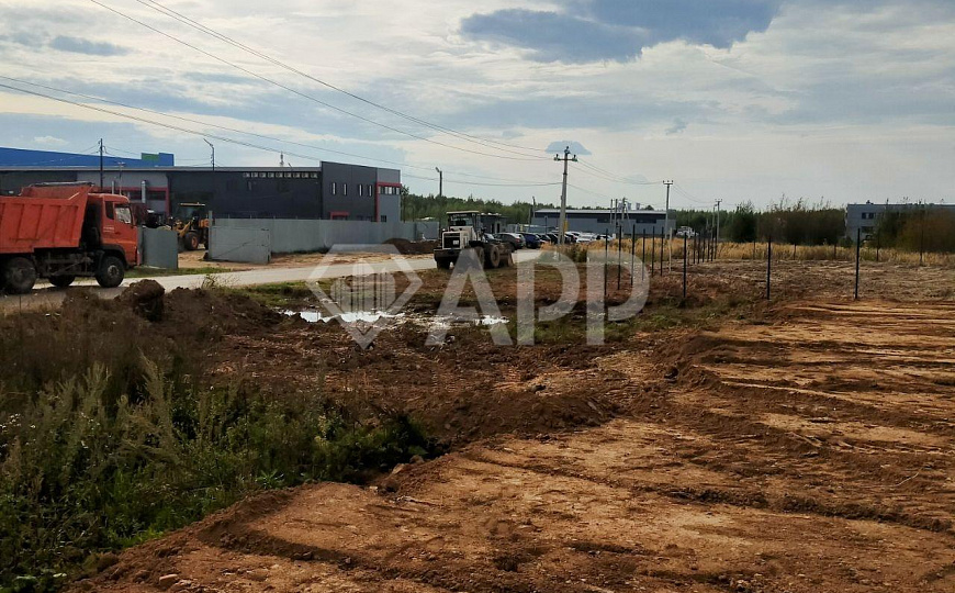 Продаю 57 соток промназначения в черте города фото