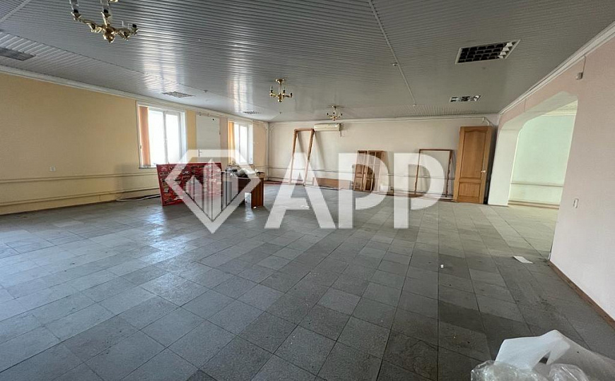 Сдам торговое помещение, 208 м² фото