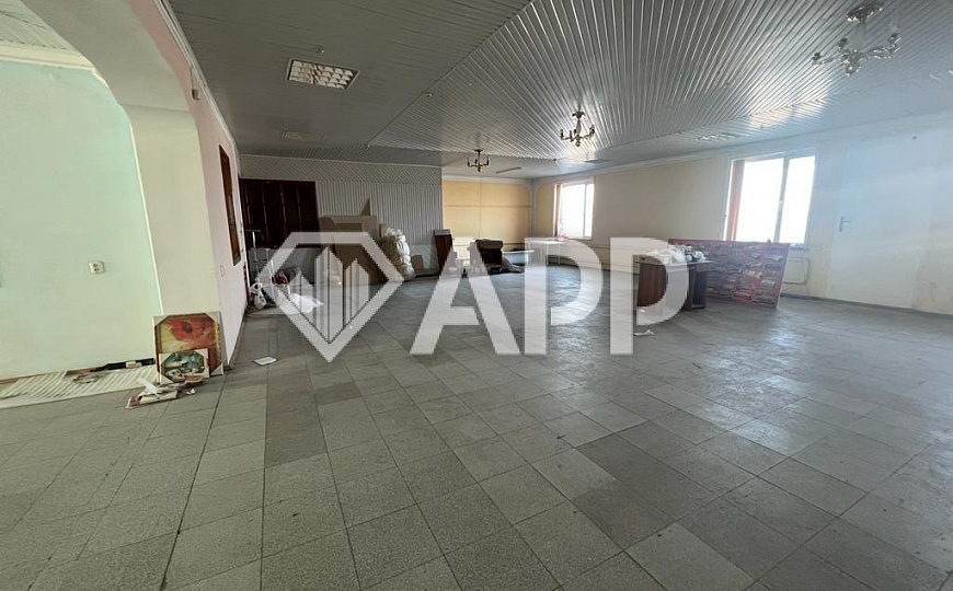 Сдам торговое помещение, 208 м² фото