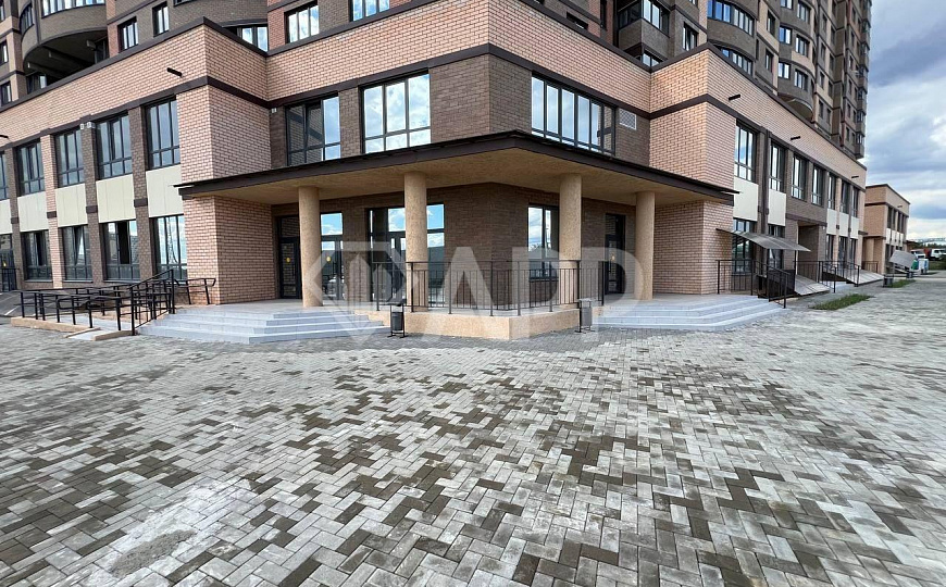 Продаю торговое помещение, 164,3 м² фото