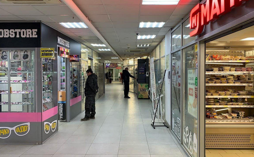 Сдам торговое помещение 32,3 м2. первый этаж ТЦ фото