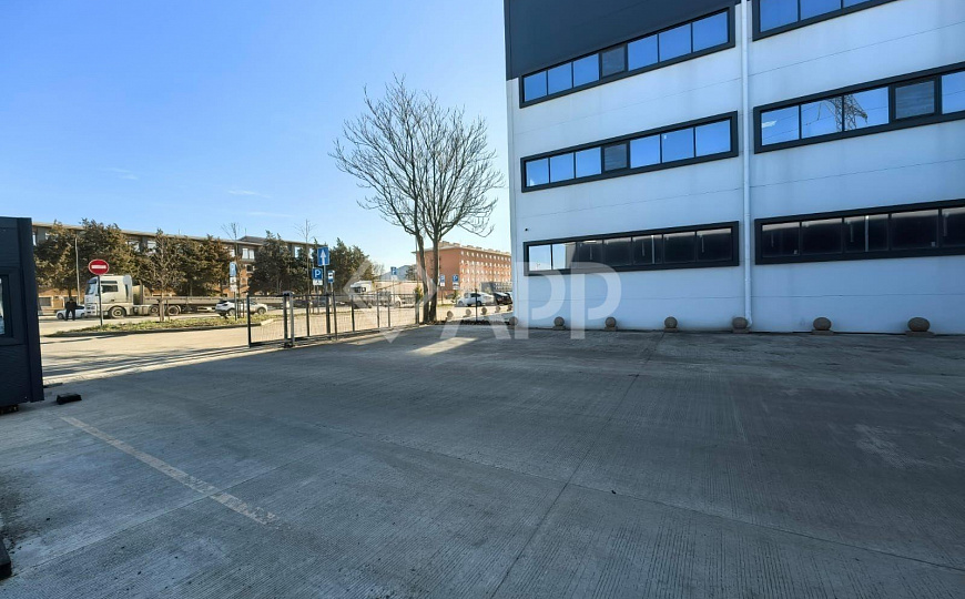 Сдаю складское помещение, 3 000 м² фото