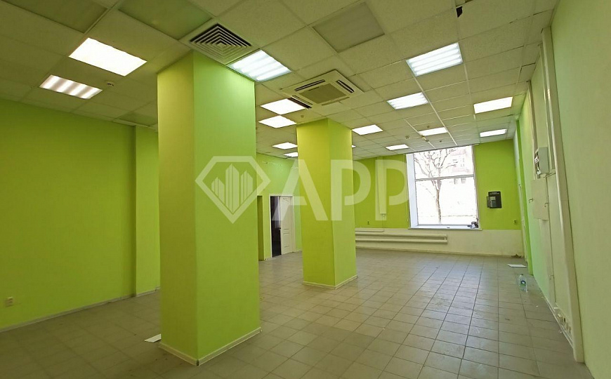 Сдам в аренду торговую площадь (93 м²). Первая линия фото