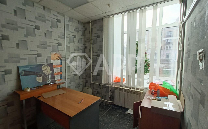 Сдам в аренду торговую площадь (93 м²). Первая линия фото