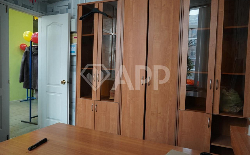 Сдам в аренду торговую площадь (93 м²). Первая линия фото