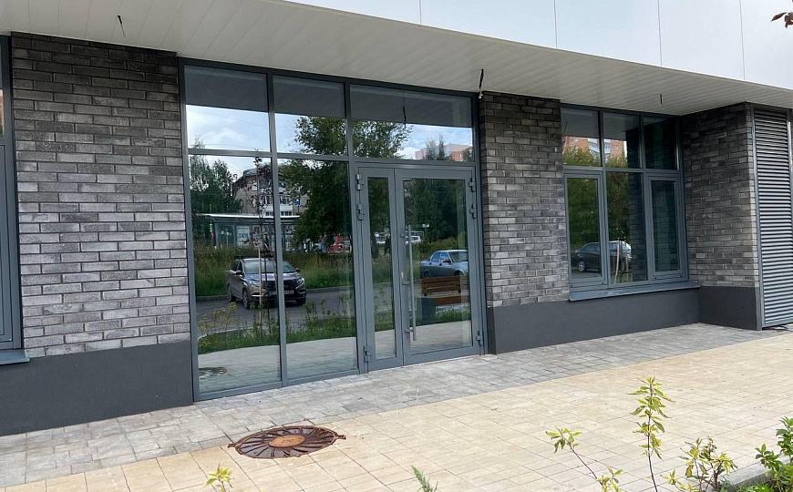 Аренда помещения свободного назначения, 1 линия, высокий трафик фото