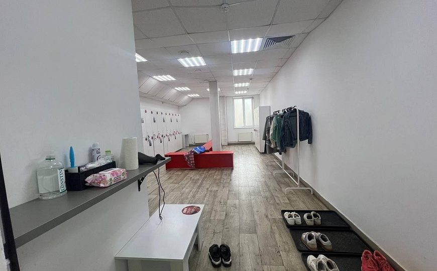 Торговые/офисные помещения, 600-1200 м²  в Торговом центре. фото