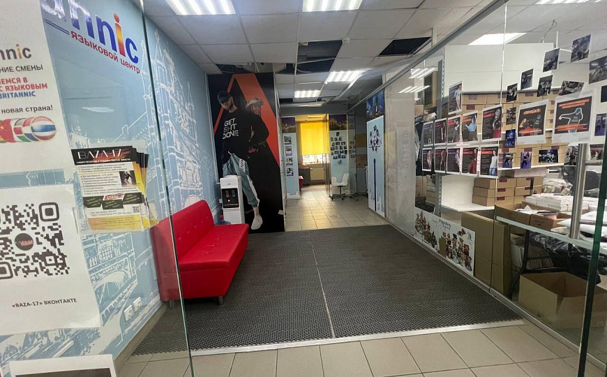 Торговые/офисные помещения, 600-1200 м²  в Торговом центре. фото