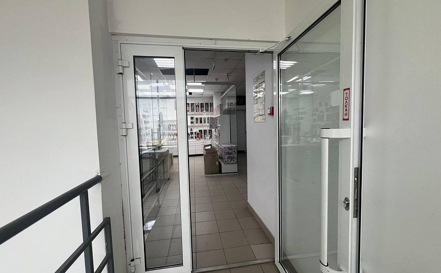 Торговые/офисные помещения, 600-1200 м²  в Торговом центре. фото