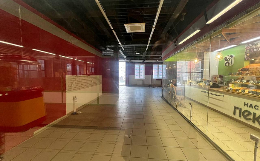 Торговые/офисные помещения, 600-1200 м²  в Торговом центре. фото