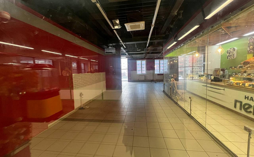Торговые/офисные помещения, 600-1200 м²  в Торговом центре. фото