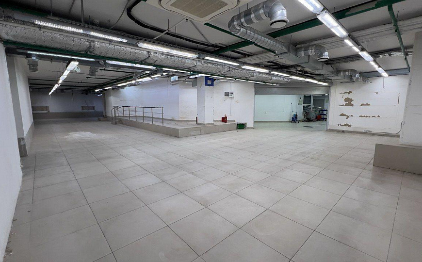 Помещение в крупном ТЦ от 100 до  880 кв.м. фото