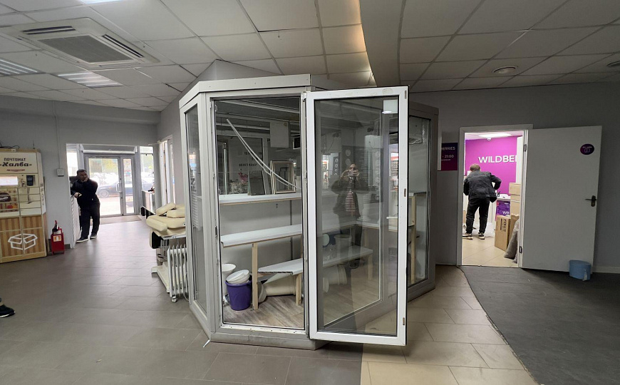 Сдам остров, 15 м² в оживленном торговом центре  фото