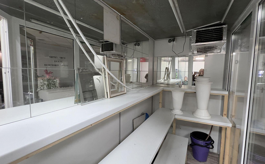 Сдам остров, 15 м² в оживленном торговом центре  фото