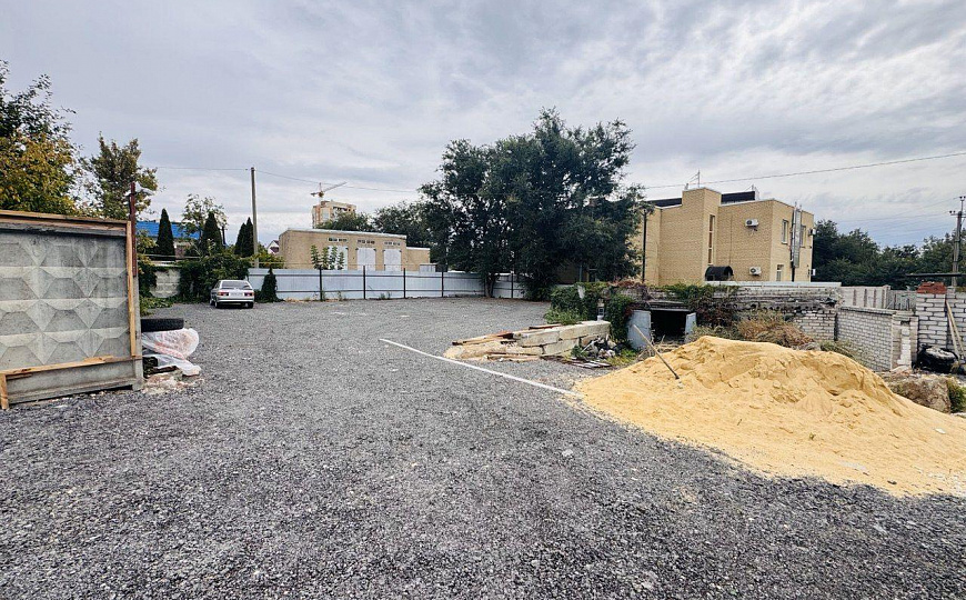 Земля с офисами для продажи автомобилей и техники, 1 500 м² фото