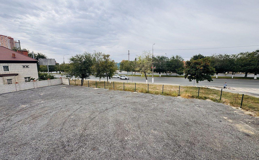 Земля с офисами для продажи автомобилей и техники, 1 500 м² фото