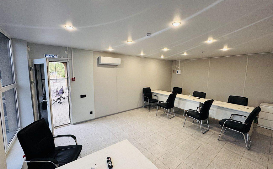Земля с офисами для продажи автомобилей и техники, 1 500 м² фото