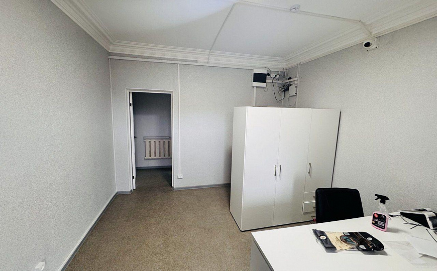 Земля с офисами для продажи автомобилей и техники, 1 500 м² фото