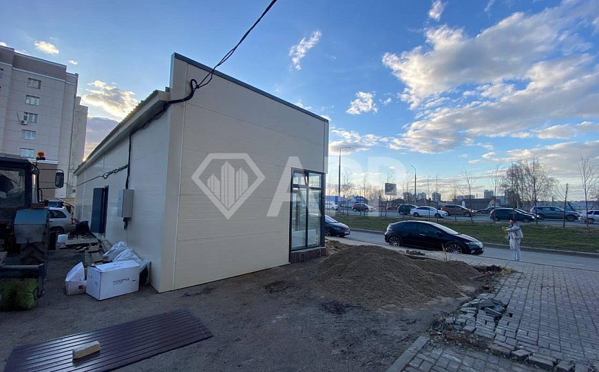 Сдаю торговое помещение 28.5 м² на первой линии Мамадышского тракта фото