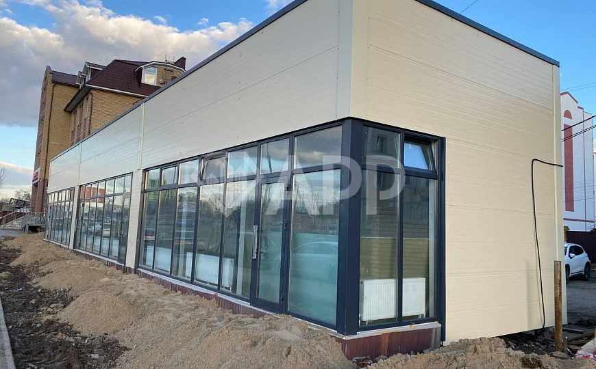 Сдаю торговое помещение 28.5 м² на первой линии Мамадышского тракта фото