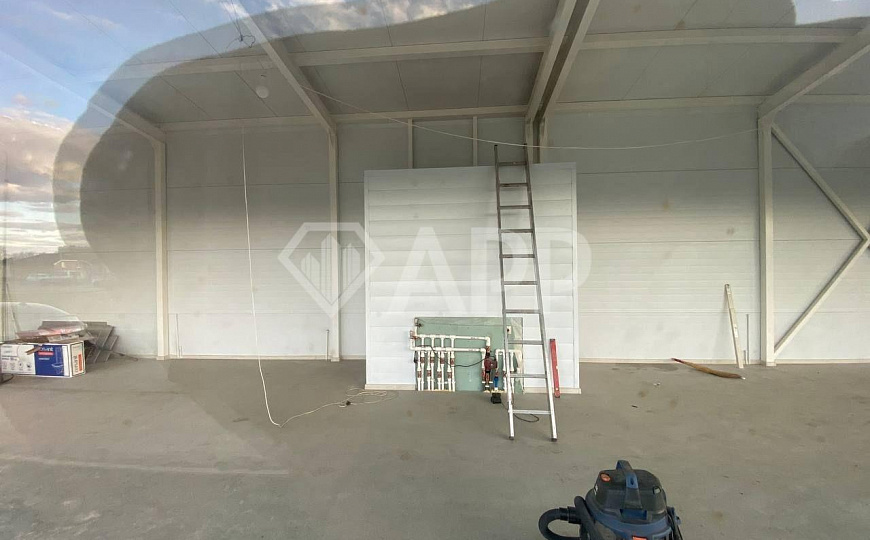 Сдаю торговое помещение 28.5 м² на первой линии Мамадышского тракта фото