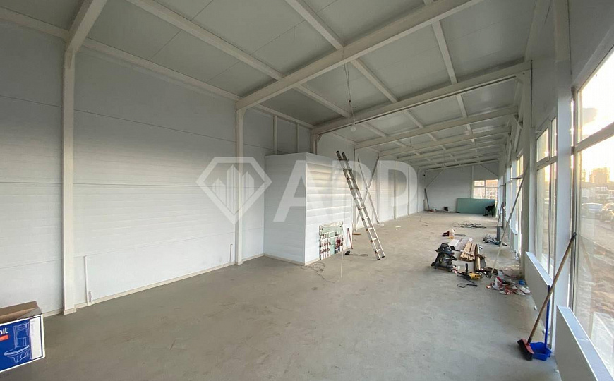 Сдаю торговое помещение 28.5 м² на первой линии Мамадышского тракта фото