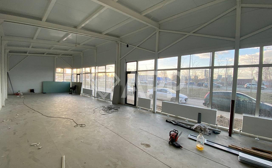 Сдаю торговое помещение 28.5 м² на первой линии Мамадышского тракта фото