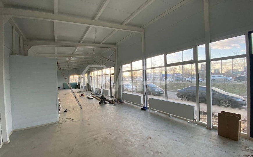 Сдаю торговое помещение 28.5 м² на первой линии Мамадышского тракта фото