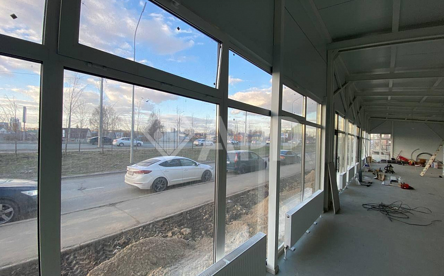 Сдаю торговое помещение 28.5 м² на первой линии Мамадышского тракта фото