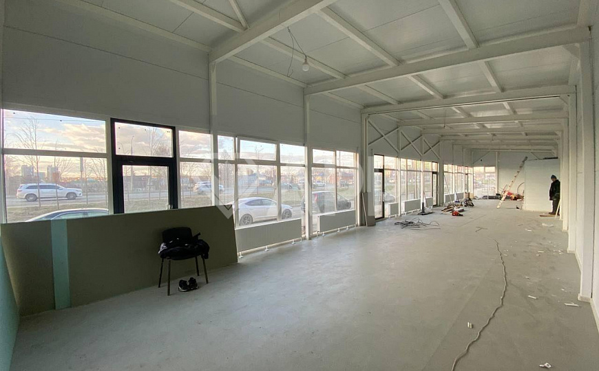 Сдаю торговое помещение 28.5 м² на первой линии Мамадышского тракта фото